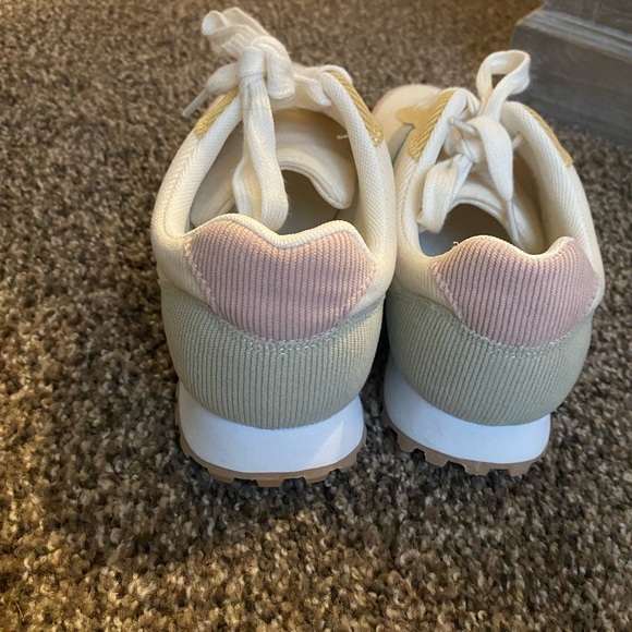 New shoes without box. - Picture 4 of 4